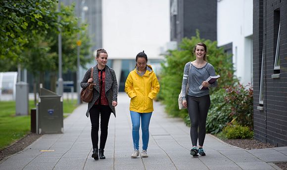 Some Ӱֱstudents walking on campus